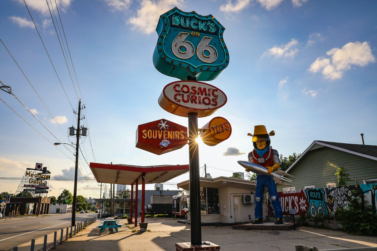 Classic Eats: The Best Diners, Drive-Ins, and Food Stops on Illinois Route 66